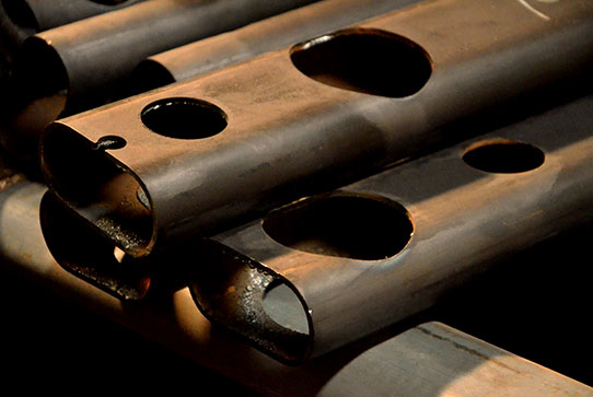 Taglio di precisione su tubi e scatolati presso Tubauto srl